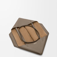 新品予定 Puzzlefold Tote Horizontal Large (Soft Grain Calf)(入荷リクエスト)