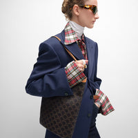 新作/新品 medium flat shopper / Triomphe canvas(入荷リクエスト)