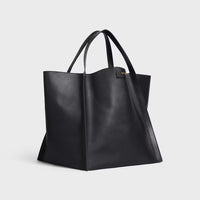 新作/新品 Medium Cube Bag in Supple Calfskin BLACK(入荷リクエスト)