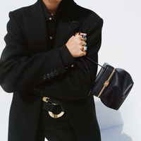 SMALL TRIOMPHE FRAME IN SUPPLE CALFSKIN BLACK(入荷リクエスト)