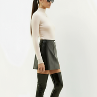 新品-vinyl mini skirt-black