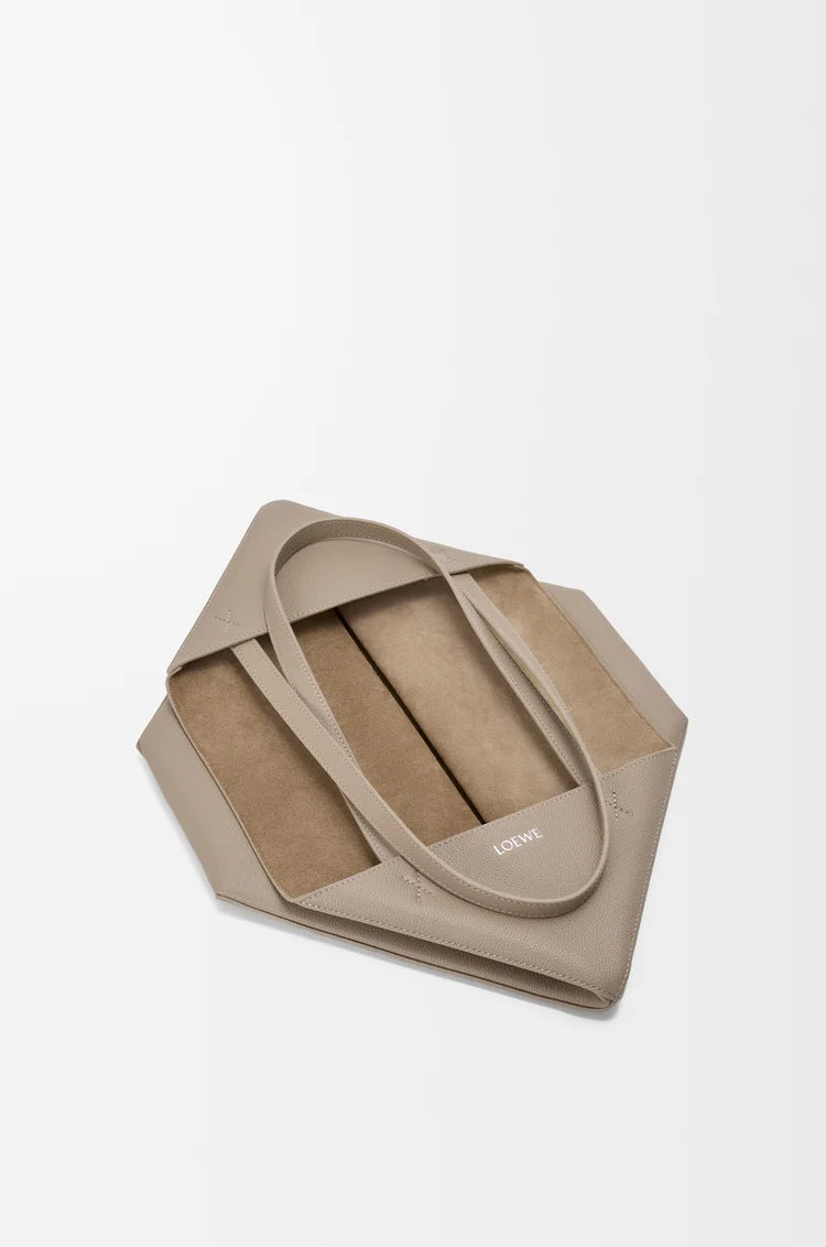 新品予定Puzzlefold Tote Horizontal medium (Soft Grain Calf)(入荷リクエスト)