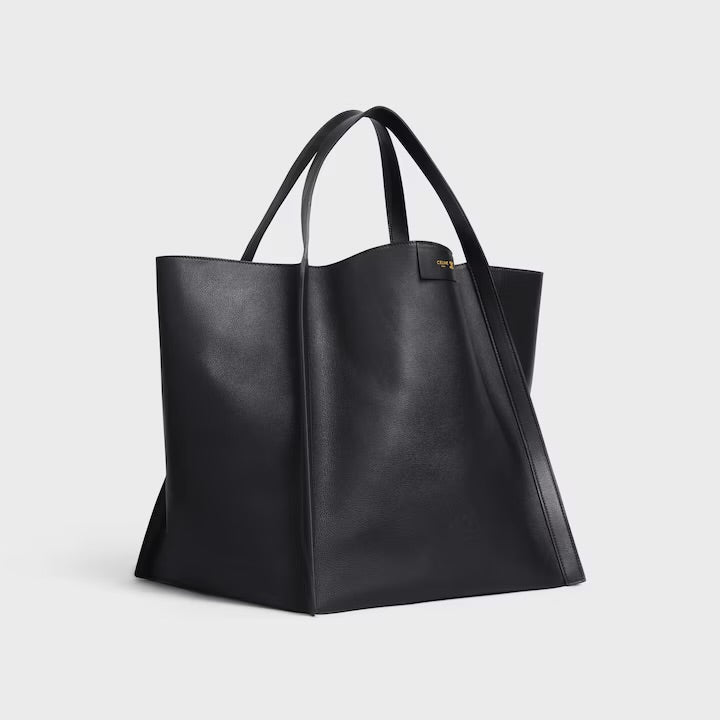 新作/新品 Medium Cube Bag in Supple Calfskin BLACK(入荷リクエスト)